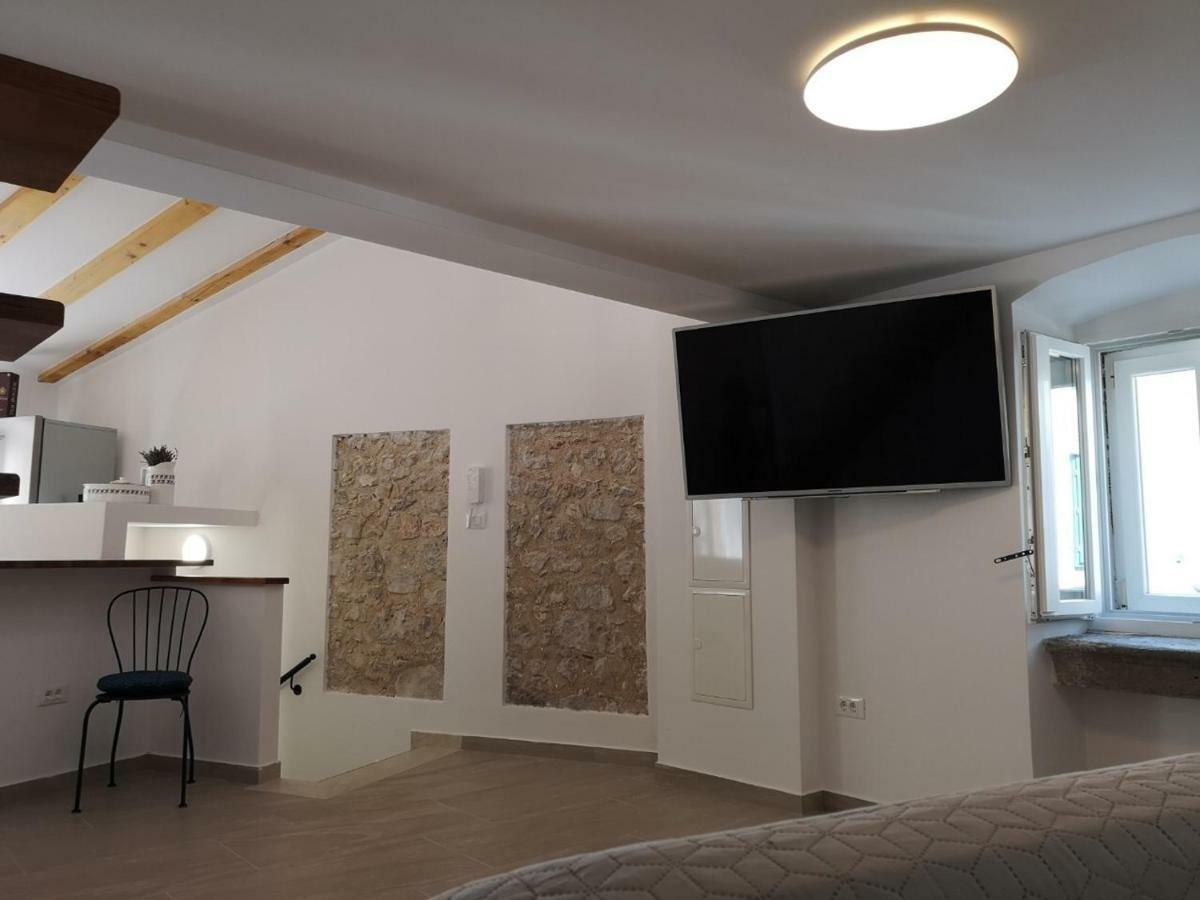 Apartmani Kraj Mora Cres Εξωτερικό φωτογραφία